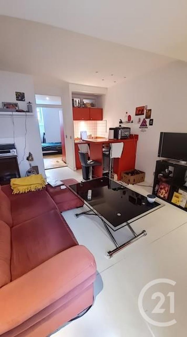Afficher la photo en grand Appartement F2 à louer - 2 pièces - 33.9 m2 - CLERMONT FERRAND - 63 - AUVERGNE - Century 21 Stéphane Roume Immobilier