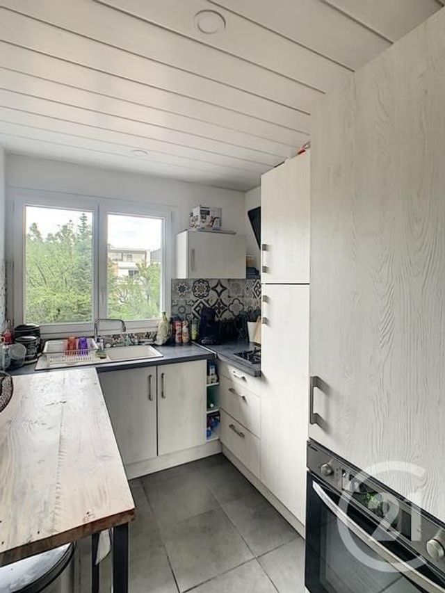 Afficher la photo en grand Appartement F3 à vendre - 3 pièces - 49.13 m2 - CLERMONT FERRAND - 63 - AUVERGNE - Century 21 Stéphane Roume Immobilier