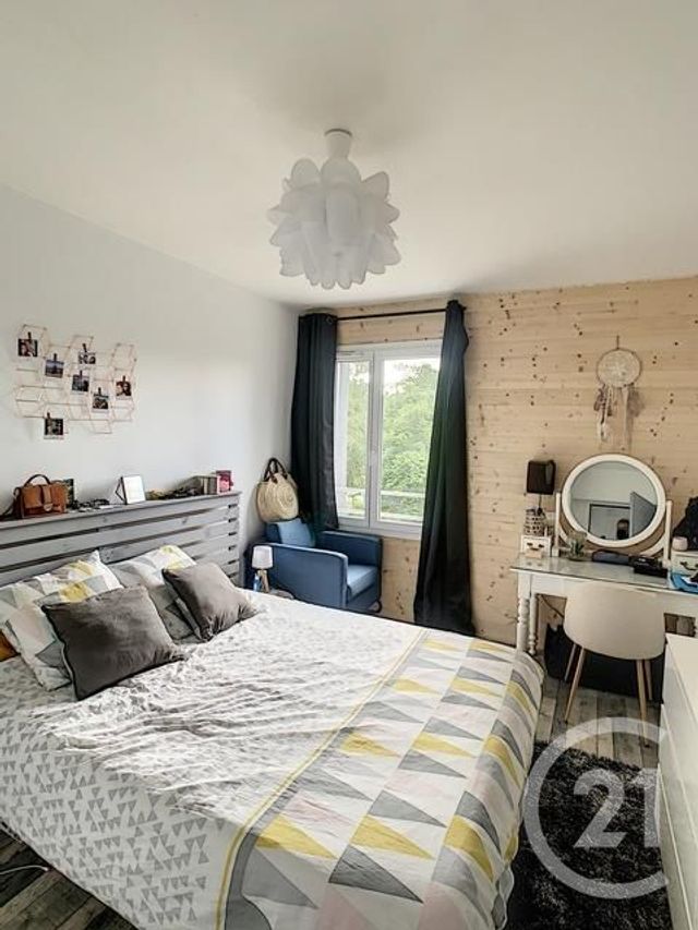 Afficher la photo en grand Appartement F3 à vendre - 3 pièces - 49.13 m2 - CLERMONT FERRAND - 63 - AUVERGNE - Century 21 Stéphane Roume Immobilier