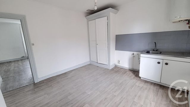 Afficher la photo en grand Appartement F2 à louer - 2 pièces - 32.0 m2 - CLERMONT FERRAND - 63 - AUVERGNE - Century 21 Stéphane Roume Immobilier