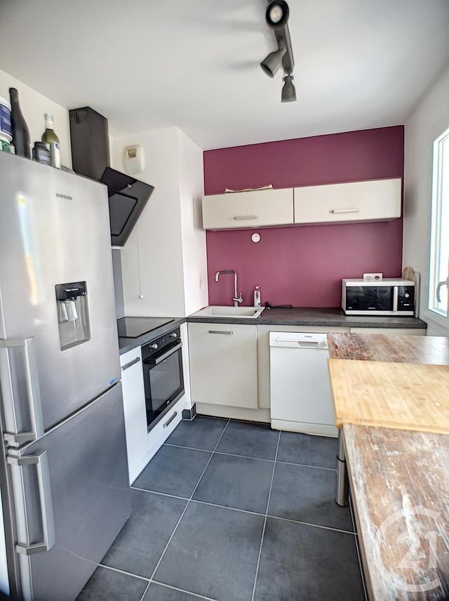 Afficher la photo en grand Appartement F3 à vendre - 3 pièces - 72.0 m2 - CLERMONT FERRAND - 63 - AUVERGNE - Century 21 Stéphane Roume Immobilier