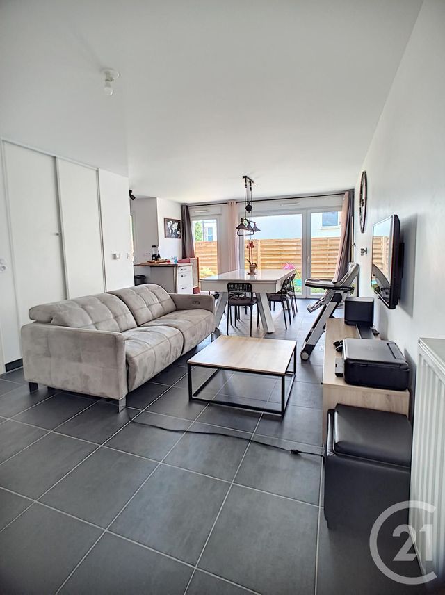 Afficher la photo en grand Appartement F3 à vendre - 3 pièces - 72.0 m2 - CLERMONT FERRAND - 63 - AUVERGNE - Century 21 Stéphane Roume Immobilier