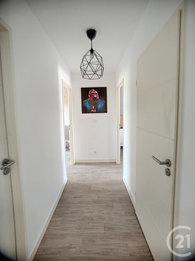 Afficher la photo en grand Appartement F3 à vendre - 3 pièces - 72.0 m2 - CLERMONT FERRAND - 63 - AUVERGNE - Century 21 Stéphane Roume Immobilier