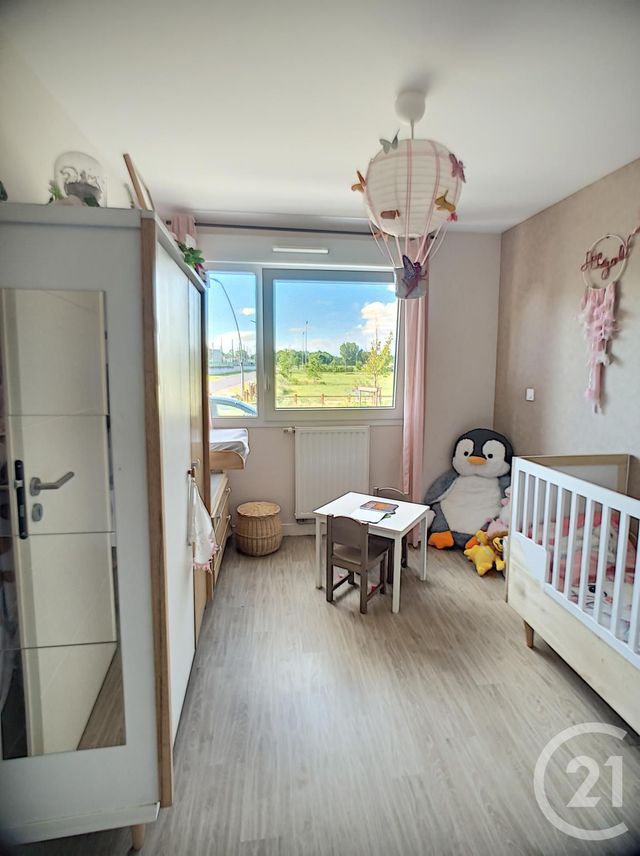 Afficher la photo en grand Appartement F3 à vendre - 3 pièces - 72.0 m2 - CLERMONT FERRAND - 63 - AUVERGNE - Century 21 Stéphane Roume Immobilier