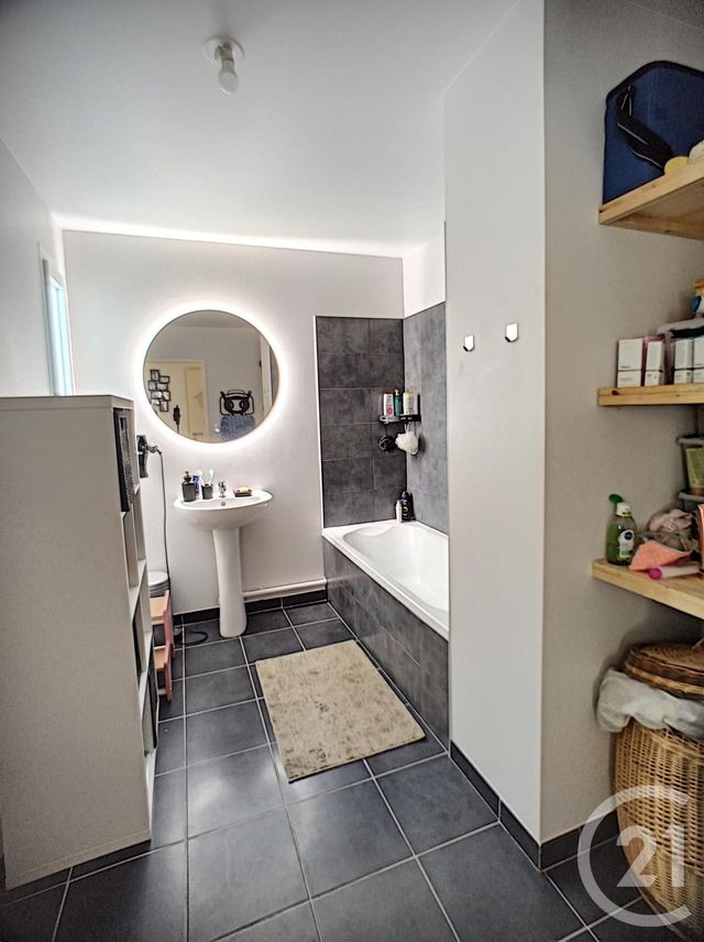Afficher la photo en grand Appartement F3 à vendre - 3 pièces - 72.0 m2 - CLERMONT FERRAND - 63 - AUVERGNE - Century 21 Stéphane Roume Immobilier