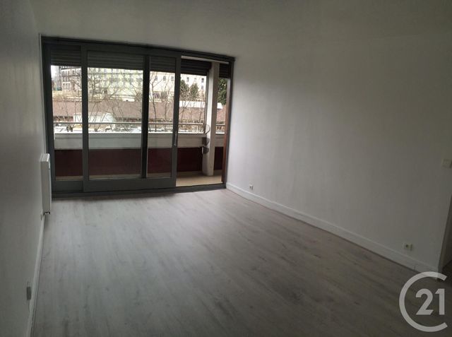 Afficher la photo en grand Appartement F3 à louer - 3 pièces - 56.59 m2 - CHAMALIERES - 63 - AUVERGNE - Century 21 Stéphane Roume Immobilier