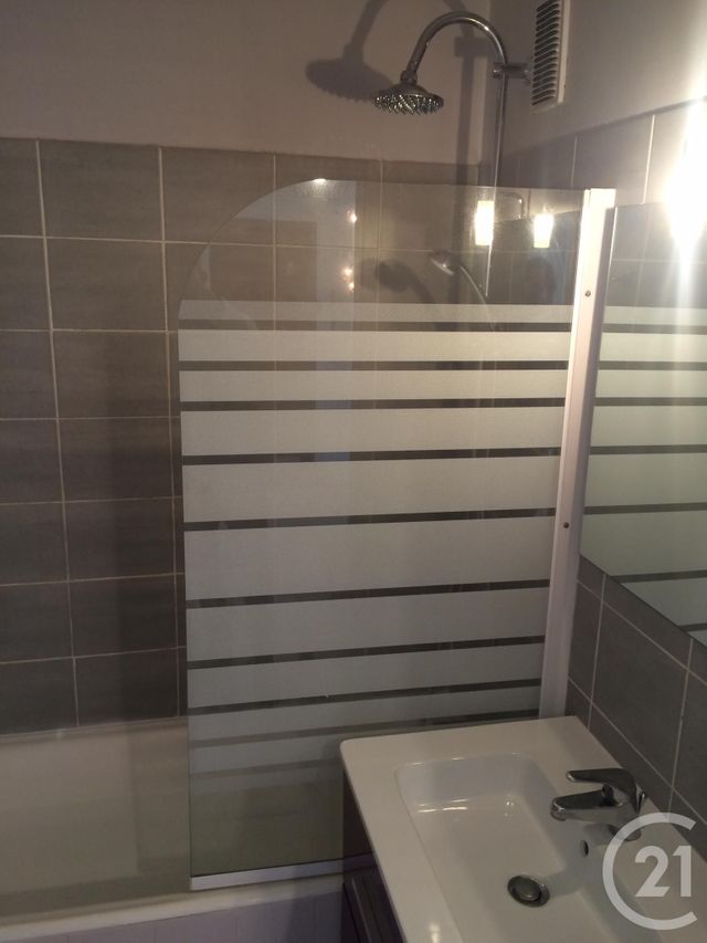 Afficher la photo en grand Appartement F3 à louer - 3 pièces - 56.59 m2 - CHAMALIERES - 63 - AUVERGNE - Century 21 Stéphane Roume Immobilier