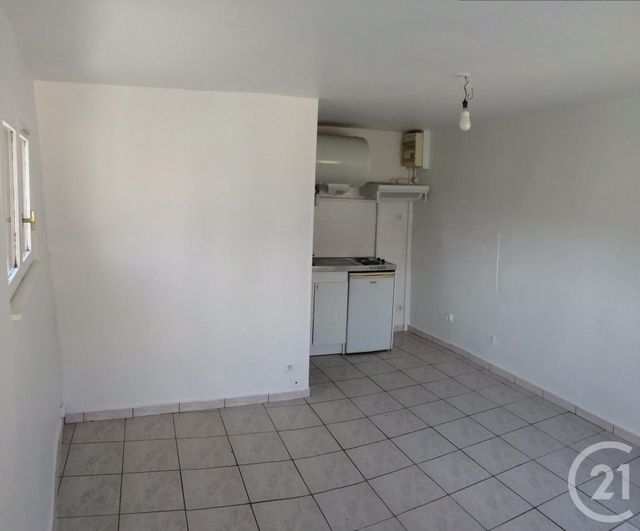 Afficher la photo en grand Appartement F1 à louer - 1 pièce - 16.76 m2 - LA ROCHE BLANCHE - 63 - AUVERGNE - Century 21 Stéphane Roume Immobilier