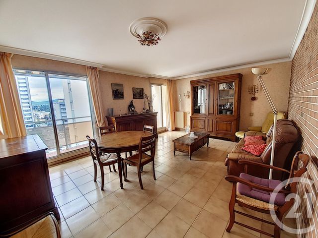 Afficher la photo en grand Appartement F4 à vendre - 4 pièces - 79.24 m2 - CLERMONT FERRAND - 63 - AUVERGNE - Century 21 Stéphane Roume Immobilier