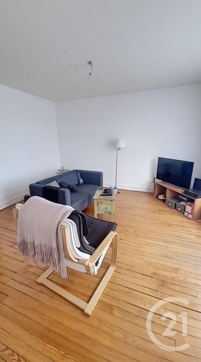 Afficher la photo en grand Appartement F3 à louer - 3 pièces - 69.74 m2 - CLERMONT FERRAND - 63 - AUVERGNE - Century 21 Stéphane Roume Immobilier