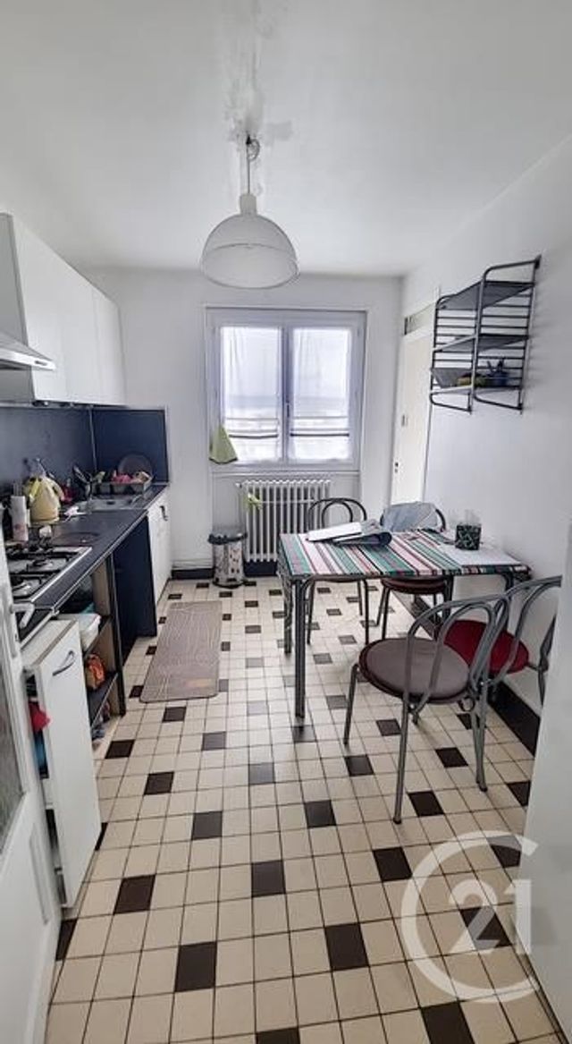 Afficher la photo en grand Appartement F3 à louer - 3 pièces - 69.74 m2 - CLERMONT FERRAND - 63 - AUVERGNE - Century 21 Stéphane Roume Immobilier