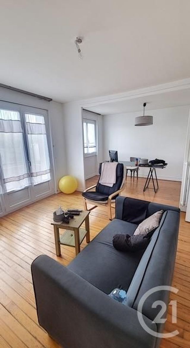 Afficher la photo en grand Appartement F3 à louer - 3 pièces - 69.74 m2 - CLERMONT FERRAND - 63 - AUVERGNE - Century 21 Stéphane Roume Immobilier
