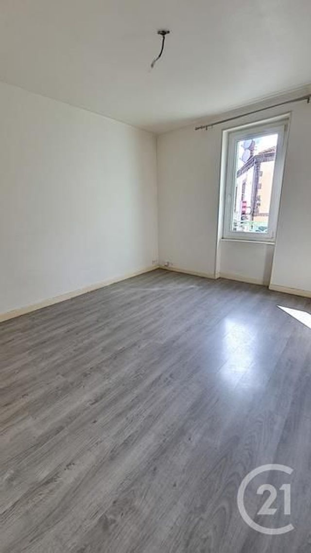Afficher la photo en grand Appartement F3 à louer - 4 pièces - 60.0 m2 - CLERMONT FERRAND - 63 - AUVERGNE - Century 21 Stéphane Roume Immobilier