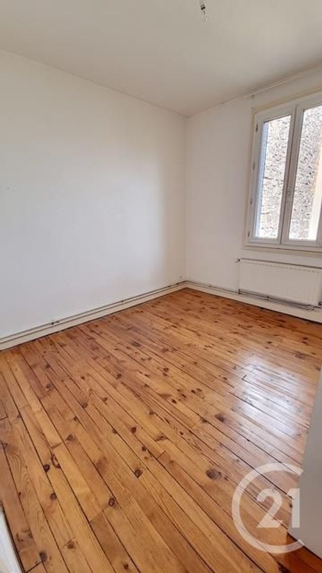 Afficher la photo en grand Appartement F3 à louer - 4 pièces - 60.0 m2 - CLERMONT FERRAND - 63 - AUVERGNE - Century 21 Stéphane Roume Immobilier