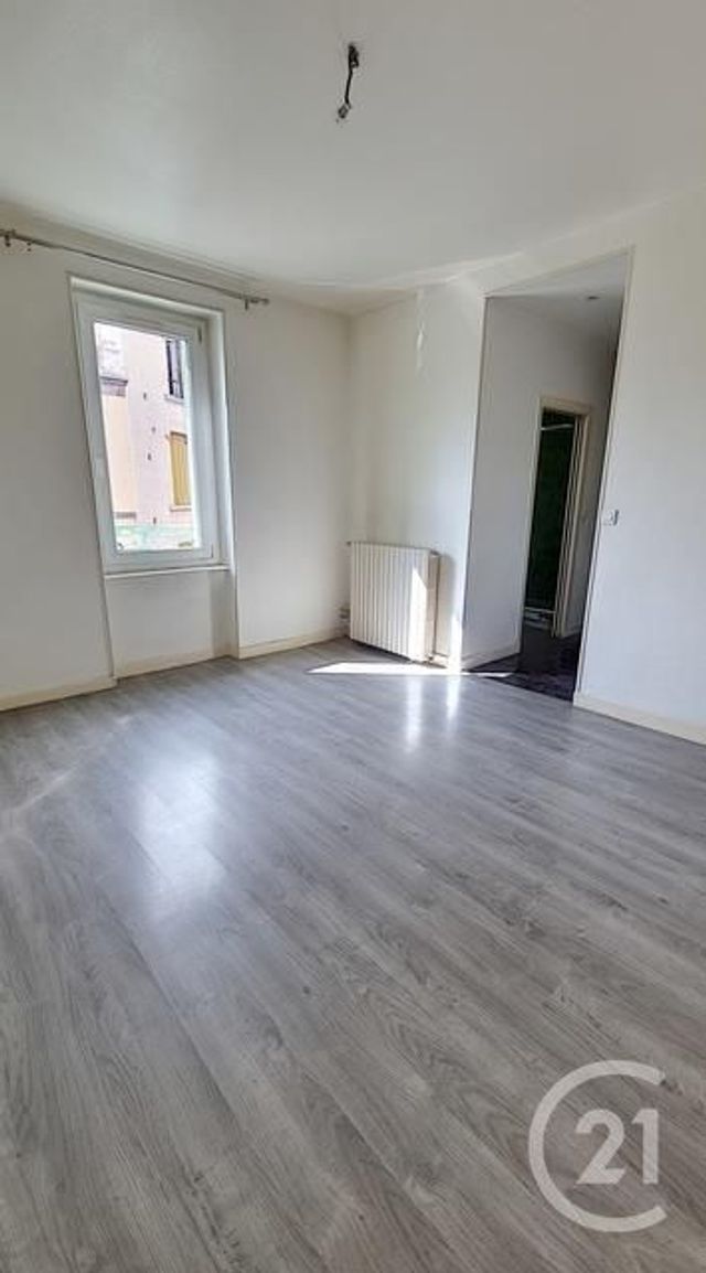 Afficher la photo en grand Appartement F3 à louer - 4 pièces - 60.0 m2 - CLERMONT FERRAND - 63 - AUVERGNE - Century 21 Stéphane Roume Immobilier