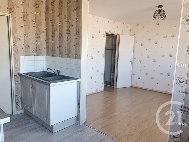 Afficher la photo en grand Appartement F1 à louer - 1 pièce - 29.19 m2 - CLERMONT FERRAND - 63 - AUVERGNE - Century 21 Stéphane Roume Immobilier