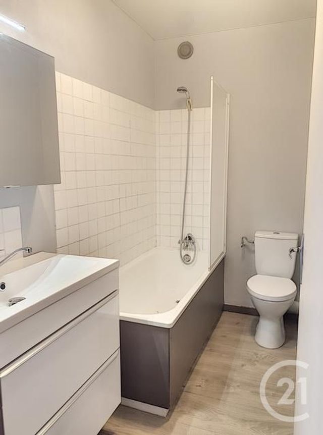 Afficher la photo en grand Appartement F1 à louer - 1 pièce - 29.19 m2 - CLERMONT FERRAND - 63 - AUVERGNE - Century 21 Stéphane Roume Immobilier