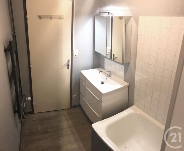 Afficher la photo en grand Appartement F1 à louer - 1 pièce - 29.19 m2 - CLERMONT FERRAND - 63 - AUVERGNE - Century 21 Stéphane Roume Immobilier
