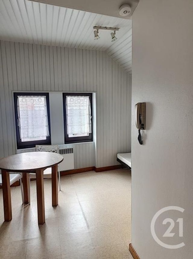 Afficher la photo en grand Studio à louer - 1 pièce - 20.0 m2 - CLERMONT FERRAND - 63 - AUVERGNE - Century 21 Stéphane Roume Immobilier