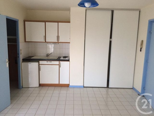 Afficher la photo en grand Appartement F1 à louer - 1 pièce - 29.87 m2 - CLERMONT FERRAND - 63 - AUVERGNE - Century 21 Stéphane Roume Immobilier