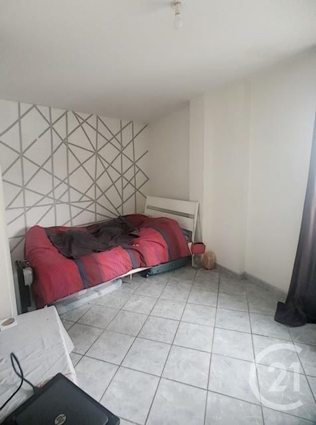 Afficher la photo en grand Appartement F2 à louer - 2 pièces - 60.0 m2 - CLERMONT FERRAND - 63 - AUVERGNE - Century 21 Stéphane Roume Immobilier