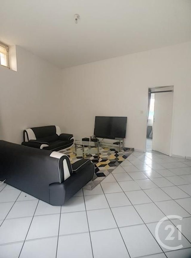 Afficher la photo en grand Appartement F2 à louer - 2 pièces - 60.0 m2 - CLERMONT FERRAND - 63 - AUVERGNE - Century 21 Stéphane Roume Immobilier
