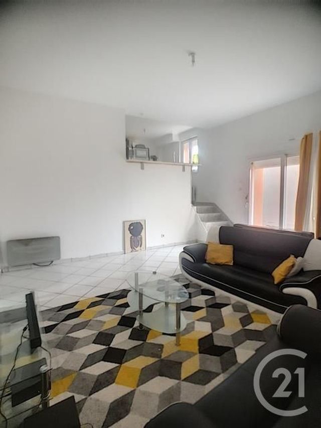 Afficher la photo en grand Appartement F2 à louer - 2 pièces - 60.0 m2 - CLERMONT FERRAND - 63 - AUVERGNE - Century 21 Stéphane Roume Immobilier