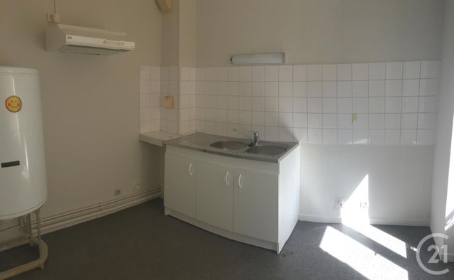 Afficher la photo en grand Appartement F2 à louer - 2 pièces - 45.0 m2 - CLERMONT FERRAND - 63 - AUVERGNE - Century 21 Stéphane Roume Immobilier