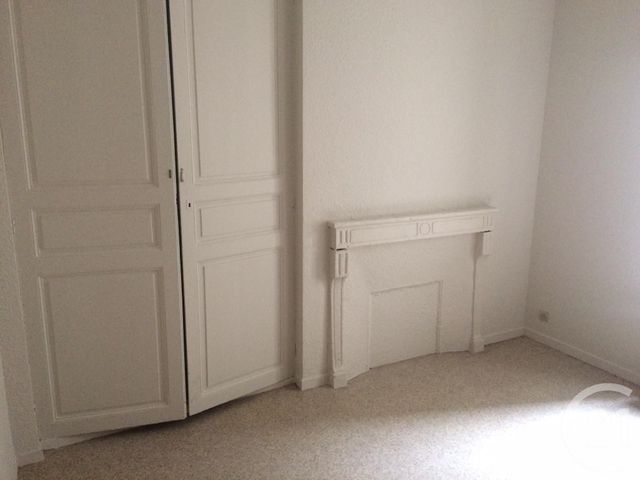 Afficher la photo en grand Appartement F2 à louer - 2 pièces - 45.0 m2 - CLERMONT FERRAND - 63 - AUVERGNE - Century 21 Stéphane Roume Immobilier