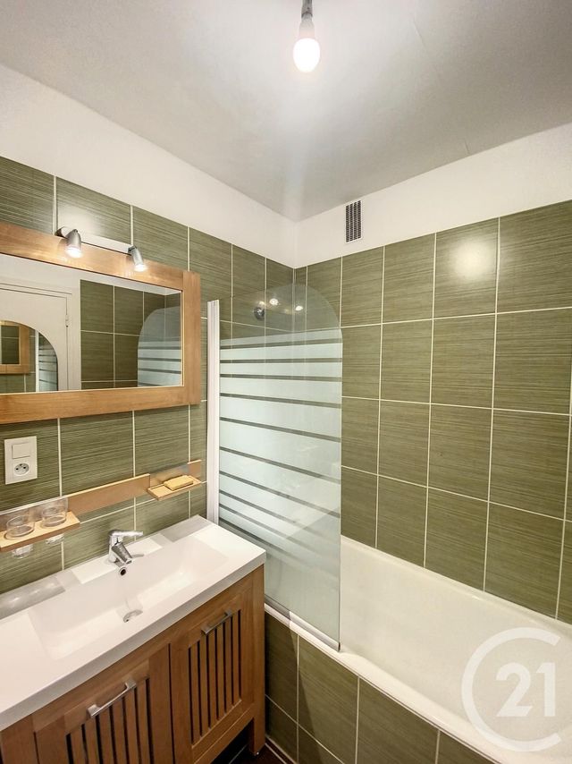 Afficher la photo en grand Appartement F2 à louer - 2 pièces - 41.35 m2 - CLERMONT FERRAND - 63 - AUVERGNE - Century 21 Stéphane Roume Immobilier