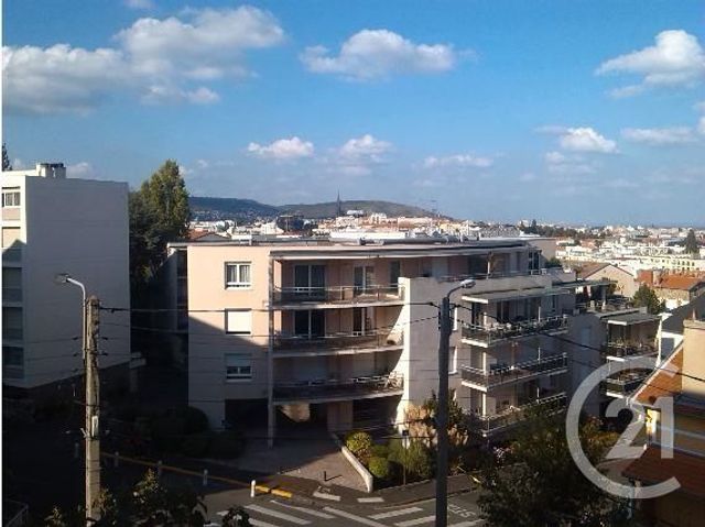 Afficher la photo en grand Appartement F2 à louer - 2 pièces - 47.68 m2 - CLERMONT FERRAND - 63 - AUVERGNE - Century 21 Stéphane Roume Immobilier