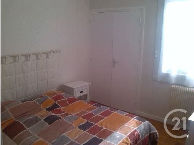 Afficher la photo en grand Appartement F2 à louer - 2 pièces - 47.68 m2 - CLERMONT FERRAND - 63 - AUVERGNE - Century 21 Stéphane Roume Immobilier