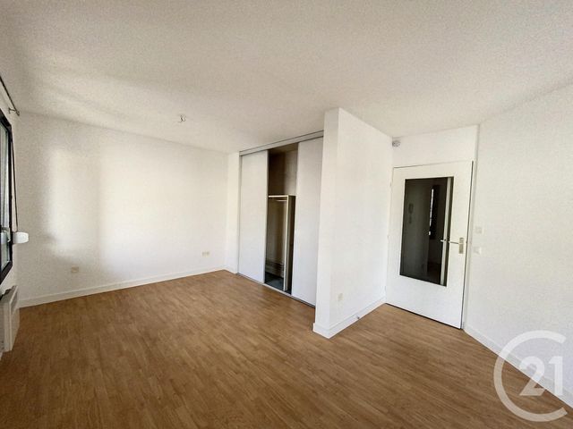 Appartement F1 à vendre - 1 pièce - 32.28 m2 - CHAMALIERES - 63 - AUVERGNE - Century 21 Stéphane Roume Immobilier