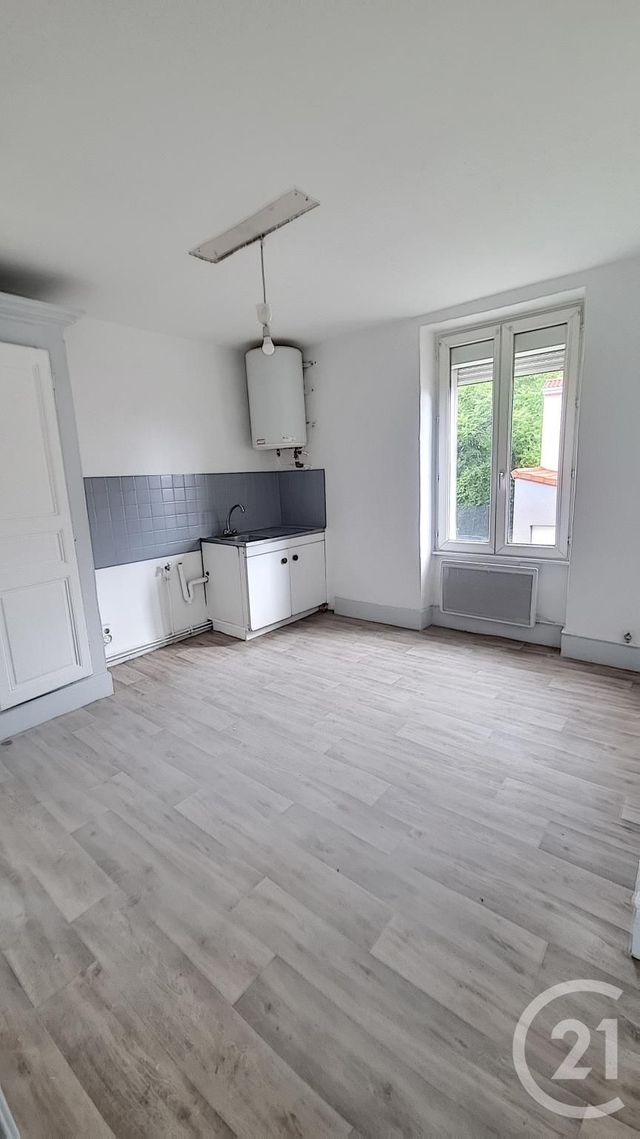 Appartement à louer - 2 pièces - 32.0 m2 - CLERMONT FERRAND - 63 - AUVERGNE - Century 21 Stéphane Roume Immobilier
