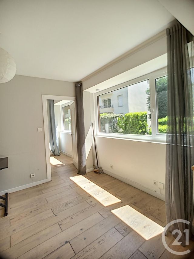 Appartement F1 à vendre - 1 pièce - 30.92 m2 - CHAMALIERES - 63 - AUVERGNE - Century 21 Stéphane Roume Immobilier