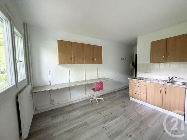 Studio à vendre - 1 pièce - 14.6 m2 - CHAMALIERES - 63 - AUVERGNE - Century 21 Stéphane Roume Immobilier
