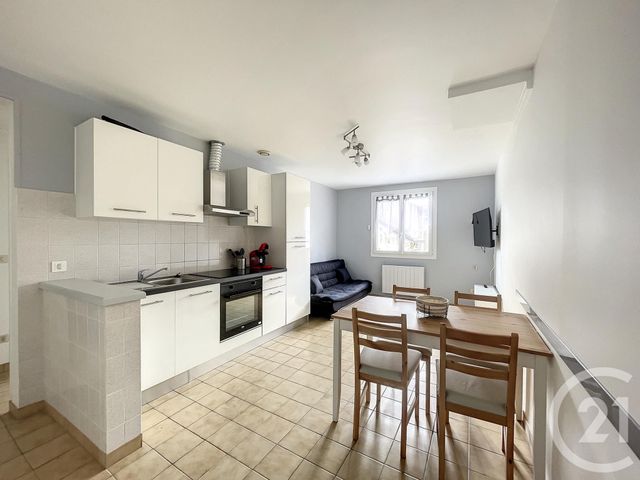 Appartement F2 à louer - 2 pièces - 37.0 m2 - ST GENES CHAMPANELLE - 63 - AUVERGNE - Century 21 Stéphane Roume Immobilier