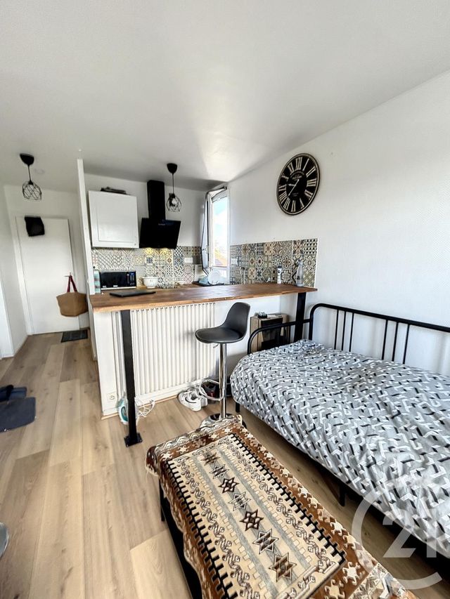Afficher la photo en grand Appartement F1 à vendre - 1 pièce - 22.86 m2 - CLERMONT FERRAND - 63 - AUVERGNE - Century 21 Stéphane Roume Immobilier