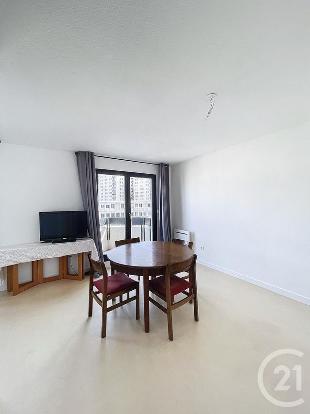 Appartement à vendre - 2 pièces - 30.24 m2 - CHAMALIERES - 63 - AUVERGNE - Century 21 Stéphane Roume Immobilier