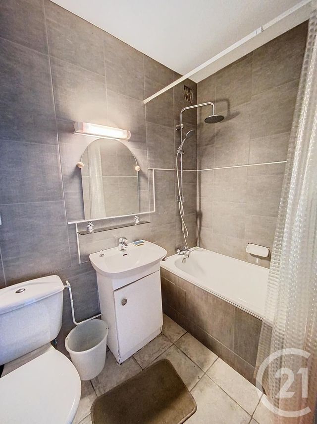 Appartement F1 à vendre - 1 pièce - 30.61 m2 - CLERMONT FERRAND - 63 - AUVERGNE - Century 21 Stéphane Roume Immobilier