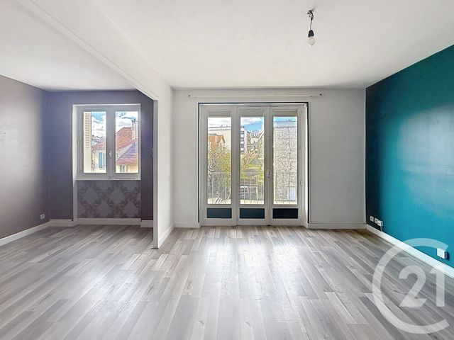Appartement à vendre - 4 pièces - 67.46 m2 - CLERMONT FERRAND - 63 - AUVERGNE - Century 21 Stéphane Roume Immobilier