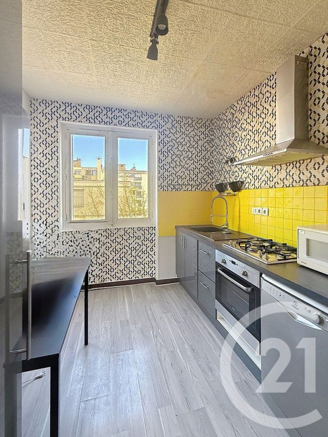 Appartement à vendre - 4 pièces - 67.46 m2 - CLERMONT FERRAND - 63 - AUVERGNE - Century 21 Stéphane Roume Immobilier