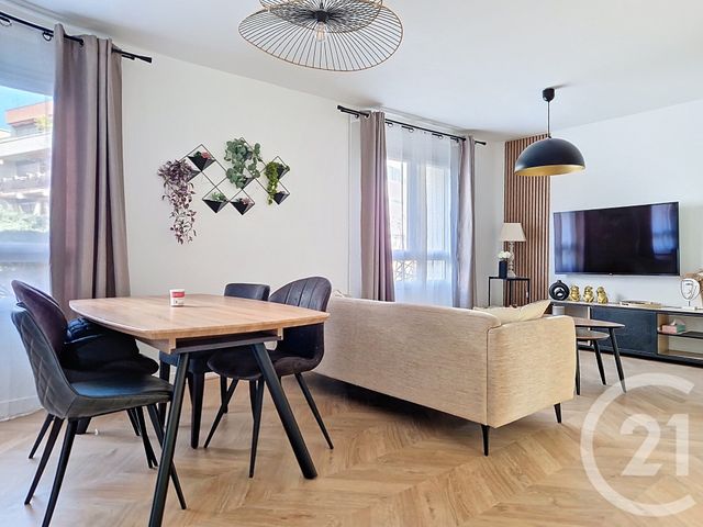 Appartement T5 à vendre - 5 pièces - 79.39 m2 - CHAMALIERES - 63 - AUVERGNE - Century 21 Stéphane Roume Immobilier