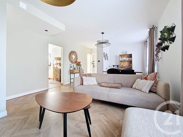 Appartement T5 à vendre - 5 pièces - 79.39 m2 - CHAMALIERES - 63 - AUVERGNE - Century 21 Stéphane Roume Immobilier