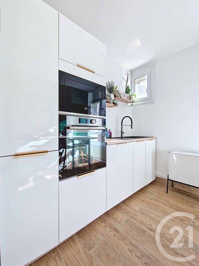 Appartement T5 à vendre - 5 pièces - 79.39 m2 - CHAMALIERES - 63 - AUVERGNE - Century 21 Stéphane Roume Immobilier