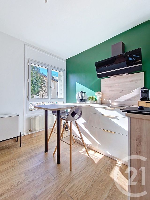 Appartement T5 à vendre - 5 pièces - 79.39 m2 - CHAMALIERES - 63 - AUVERGNE - Century 21 Stéphane Roume Immobilier