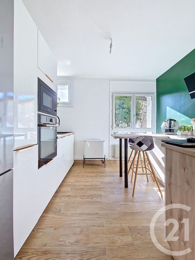 Appartement T5 à vendre - 5 pièces - 79.39 m2 - CHAMALIERES - 63 - AUVERGNE - Century 21 Stéphane Roume Immobilier