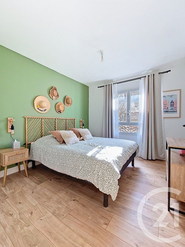 Appartement T5 à vendre - 5 pièces - 79.39 m2 - CHAMALIERES - 63 - AUVERGNE - Century 21 Stéphane Roume Immobilier