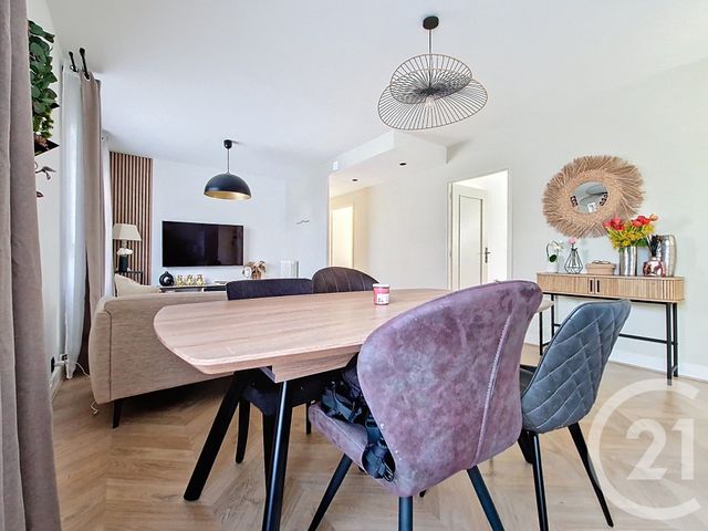 Appartement T5 à vendre - 5 pièces - 79.39 m2 - CHAMALIERES - 63 - AUVERGNE - Century 21 Stéphane Roume Immobilier