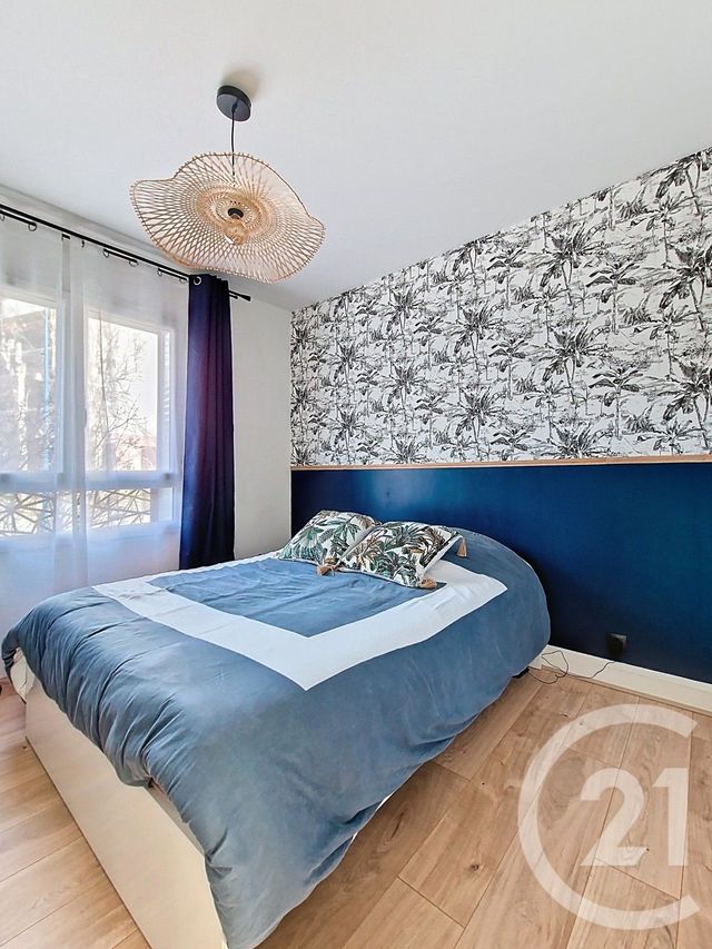 Appartement T5 à vendre - 5 pièces - 79.39 m2 - CHAMALIERES - 63 - AUVERGNE - Century 21 Stéphane Roume Immobilier